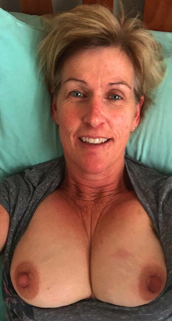 Femme Cochonne ronde amatrice de double pénétration