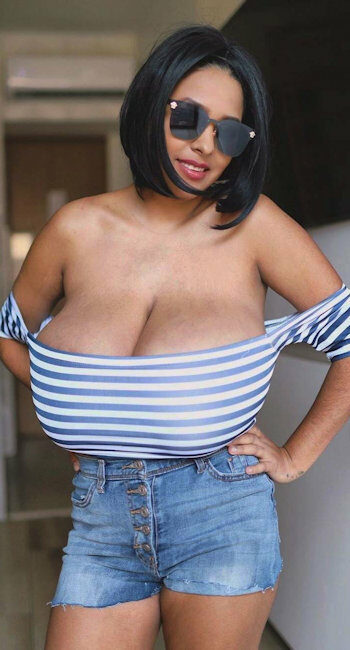 Femme grosse aime exhiber ses formes pour plan baise avec un inconnu