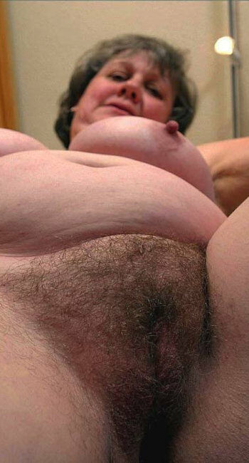 Femme obèse coquine montre sa chatte poilue pour rencontre sexe !