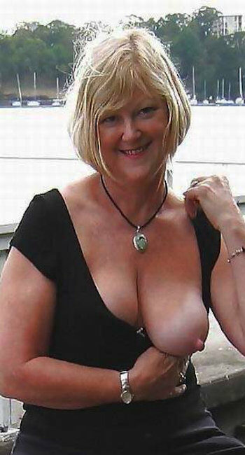 Femme obèse nue sur au bord de mer cherche hommes coquins