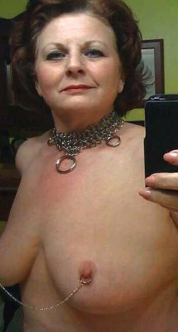 Ronde aux seins percés cherche mecs soumis pour sexe hard