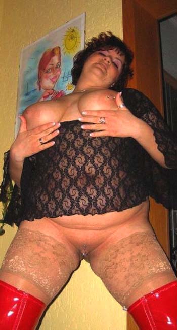 Rоndе ехсіtéе аuх grоs sеіns сhеrсhе рlаn sехе